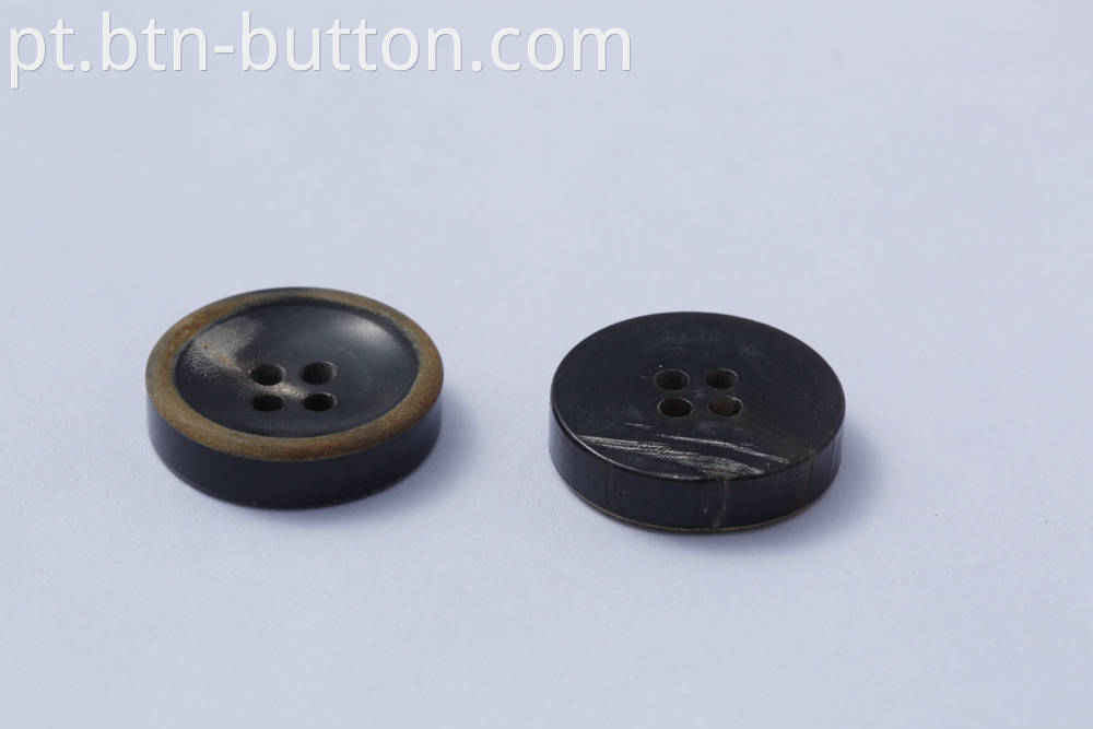 Natural brown horn buttons